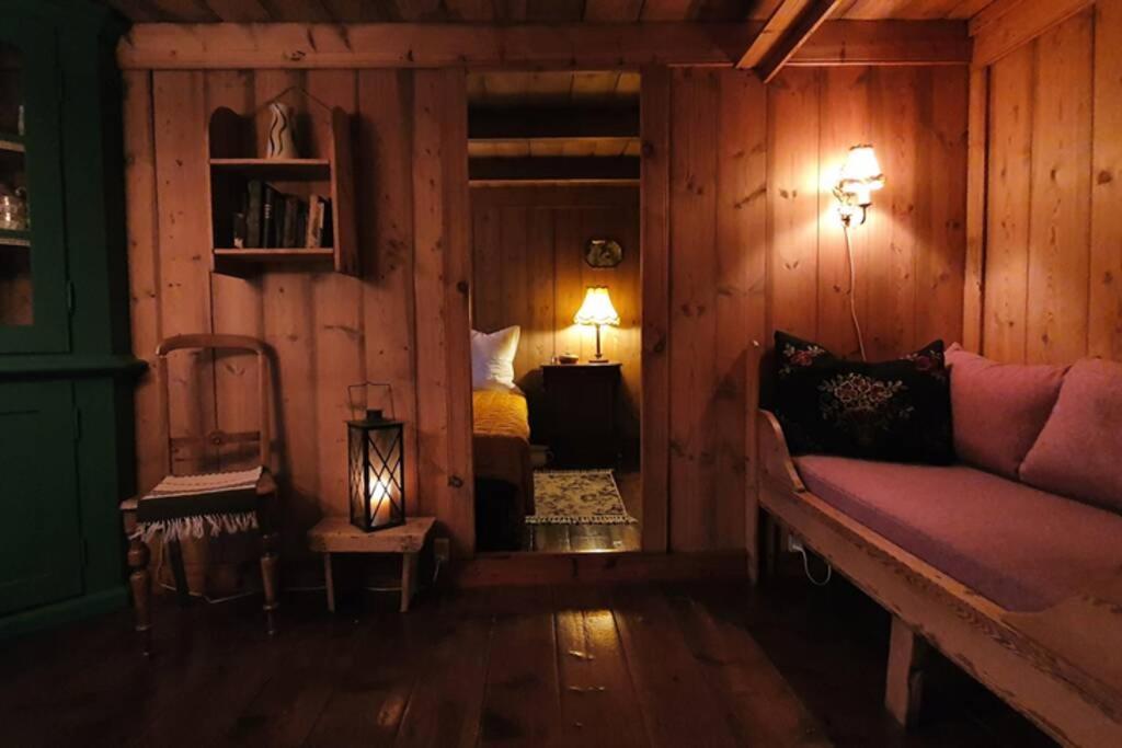 Charming And Authentic Heritage Retreat In Kvivik - Right Next To The River Екстериор снимка