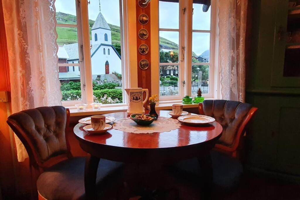 Charming And Authentic Heritage Retreat In Kvivik - Right Next To The River Екстериор снимка