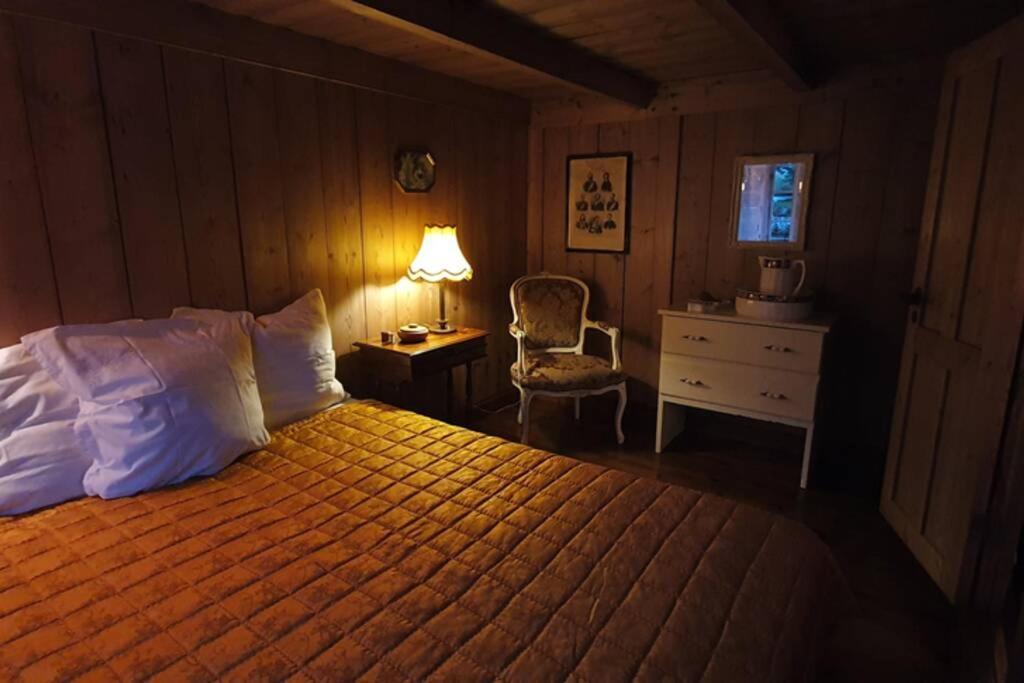Charming And Authentic Heritage Retreat In Kvivik - Right Next To The River Екстериор снимка