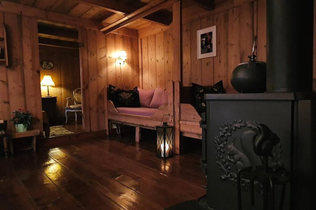 Charming And Authentic Heritage Retreat In Kvivik - Right Next To The River Екстериор снимка